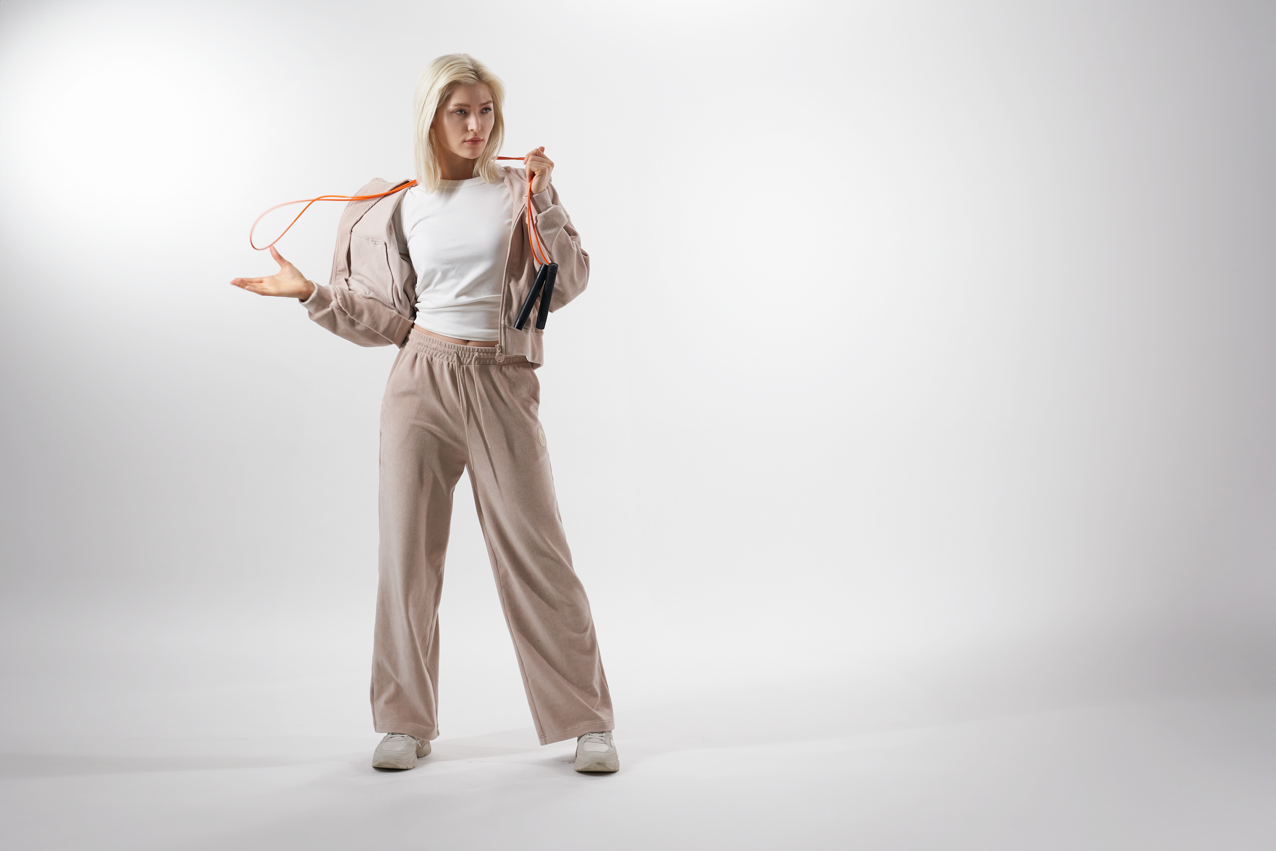RAYNOLSE user holding the connected rope